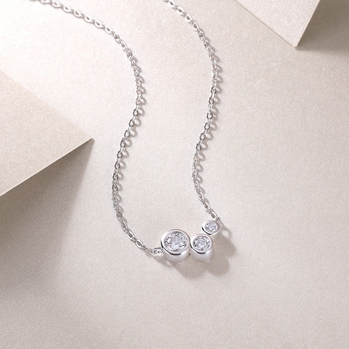 Collana con ciondolo di diamanti di lusso White Dew con diamanti Mosan...