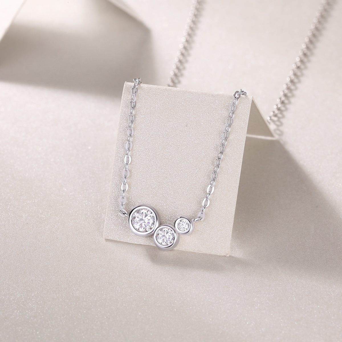 Collana con ciondolo di diamanti di lusso White Dew con diamanti Mosan...