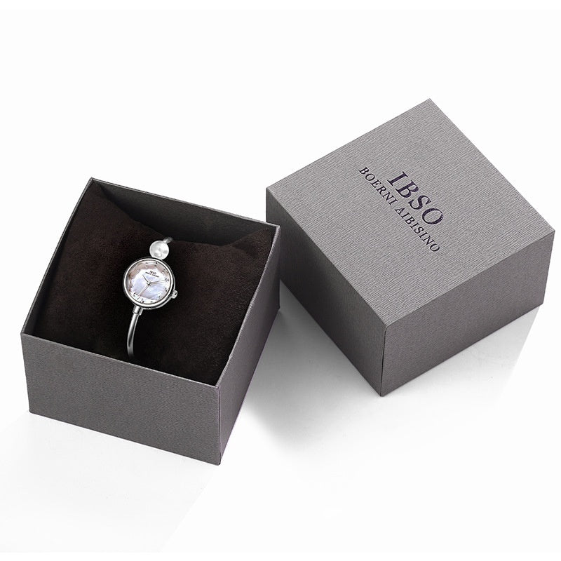 Orologio da donna con bracciale e superficie a conchiglia e perla