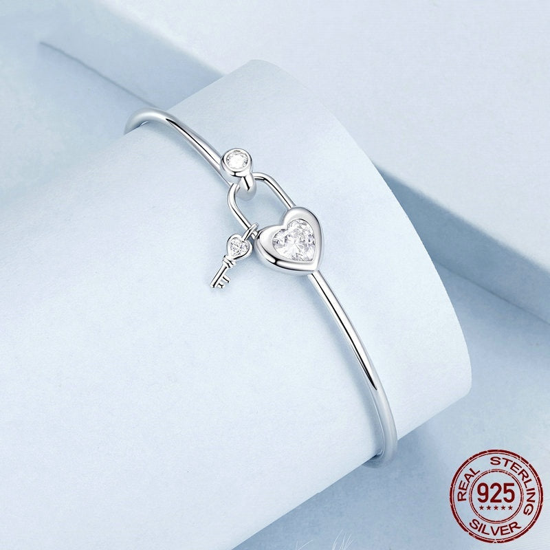 Bracciale romantico con fibbia a forma di cuore in argento sterling 925