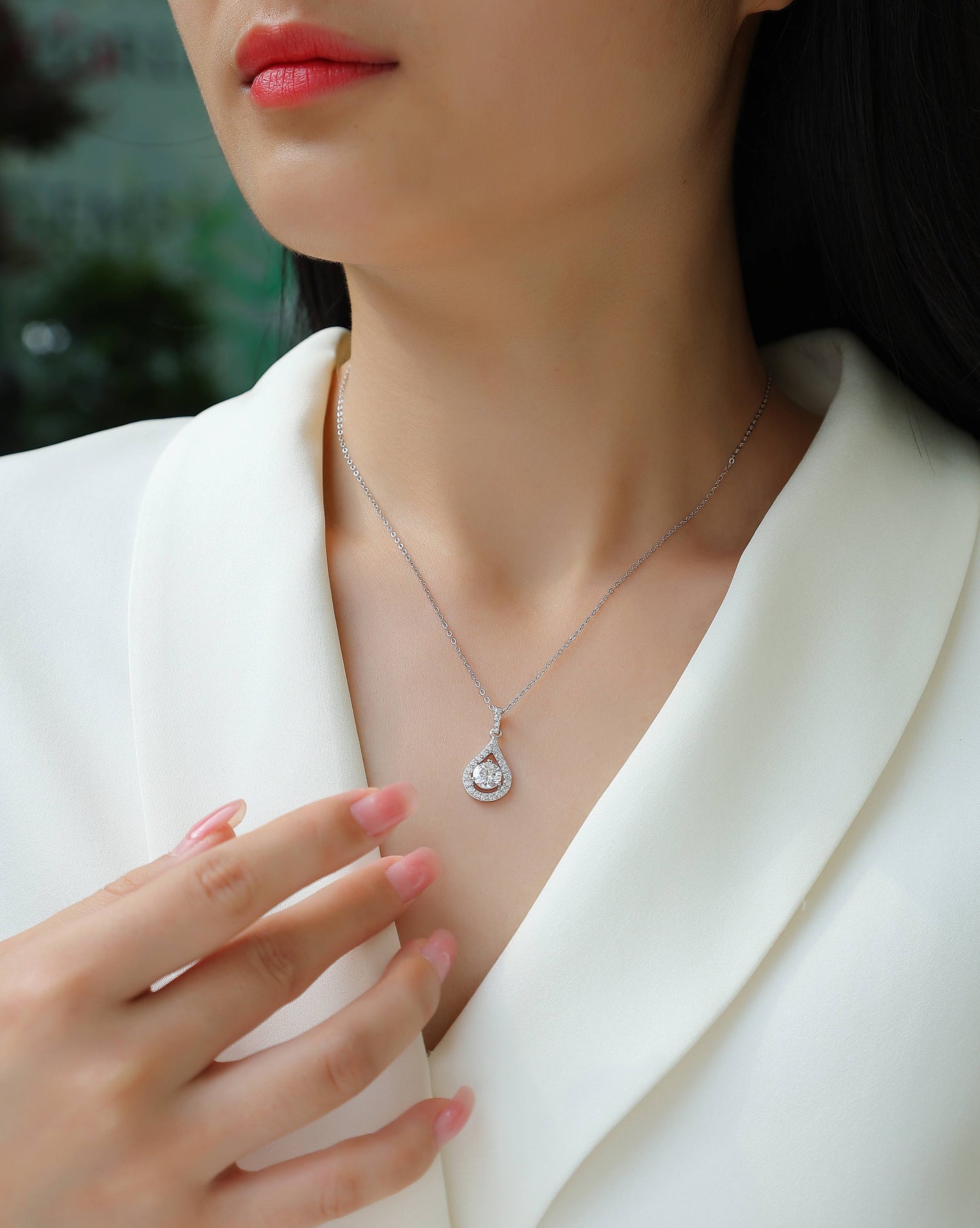 Ciondolo a cuore: un gioiello di diamanti alla moda e lussuoso