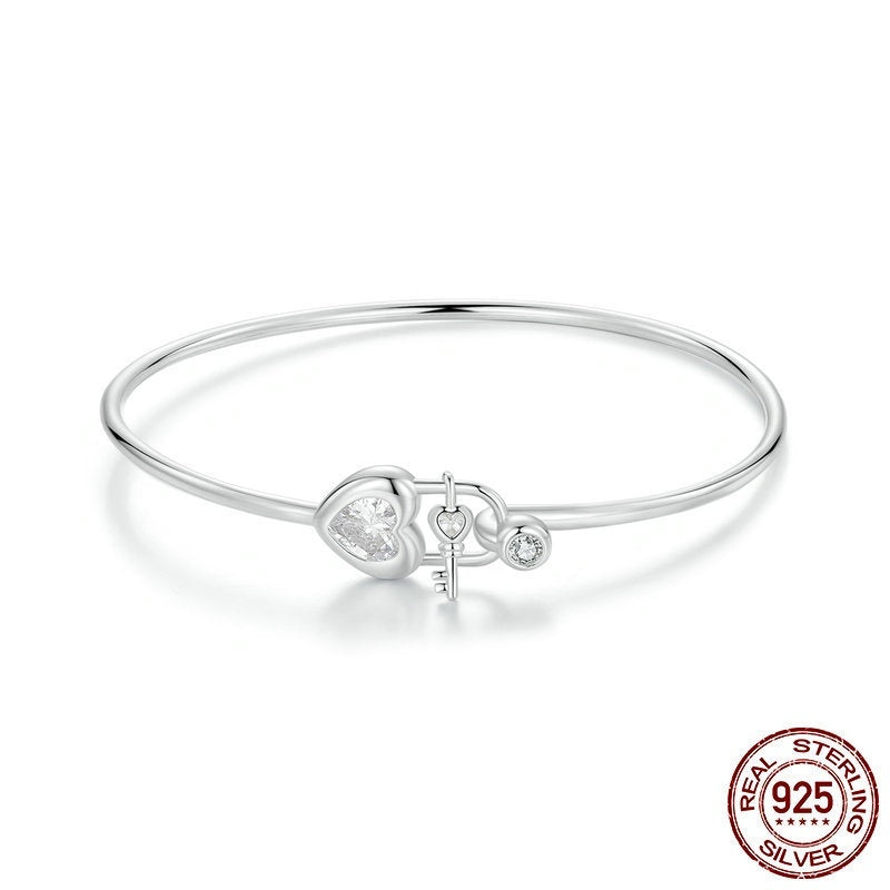Bracciale romantico con fibbia a forma di cuore in argento sterling 925
